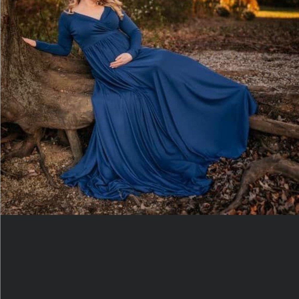 Off shoulder maternity dress for photoshoot